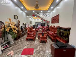 NHÀ VỊ TRÍ ĐẸP- VỪA Ở VỪA KINH DOANH- NGÕ THÔNG- VỈA HÈ- Ô TÔ TRÁNH- PHỐ NGUYỄN THỊ ĐỊNH.