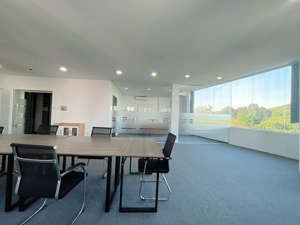 cho thuê văn phòng 168m ngoại giao đoàn - thiết kế đẹp, ngăn sẵn