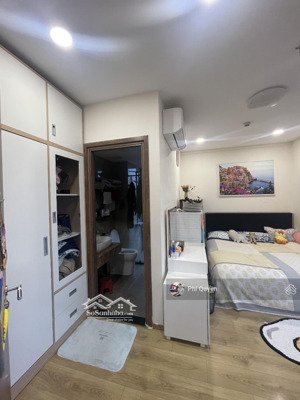 mình cần bán chung cư hoa sen - quận 11. dt: 60m2, 2pn. giá từ: 3.8 tỷ. lh: , quyền, sổ