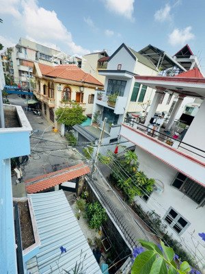 hạ giá sốc 10.2 tỷ xuống còn 9 tỷ, hẻm xe hơi ra đại lộ phạm văn đồng, 4.3x16m, 3 tầng mới đẹp