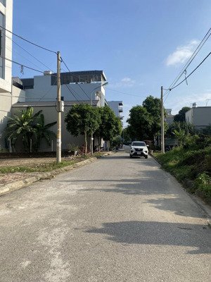 bán gấp mảnh đất 154m giá chỉ 3,2 tỷ nằm tt hòa lạc. sát ga metro số 5, đh fpt, khu cnc vệ tinh