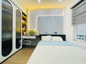 chủ nhà cần bán gấp căn nhà 48m2 5 tầng 8.7tỷ sổ đỏ mặt tiền 4m.