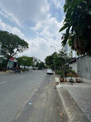 chỉ 56 tỷ. mặt tiền xuân thủy, kế nguyễn văn hưởng. dt(9x24m). ctxd: hầm 7 tầng. thang máy