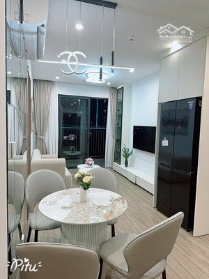 chính chủ cho thuê căn hộ 2pn_dt 63m2,full nội thất tòa p1 pavilon vinhomes ocenpark1.lh:0987788878