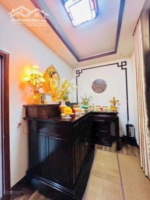 chuyển nhượng liền kề xẻ khe .