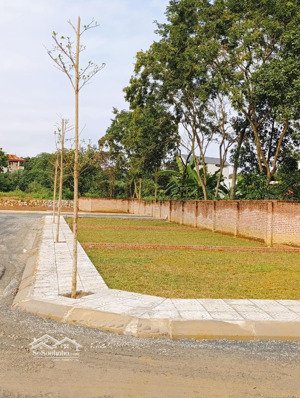 chỉ 2.1 tỷ có lô đất vàng 2 mặt đường hoà lạc-phú cát, 100m2 full thổ cư, lãi ngay khi ql 21 mở 80m