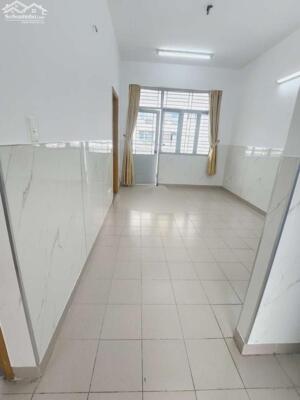 Bán Phú Thọ 64m2 - 2 phòng ngủ, có ban công thoáng mát, giá bán 3.4 tỷ, có nội thất.