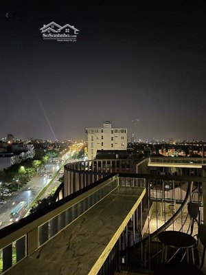 toà văn phòng vừa ở vừa kinh doanh.mặt phố nguyễn văn cừ ,bồ đề. dt 130m2.xây sẵn 9 tầng,tầm 57 tỷ.