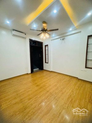 nhà nhỏ tiền nhỏ, bán lô góc triều khúc 28m2 5 tầng 3pn, lô góc ngõ 3 gác hơn 5 tỷ gần đường ô tô