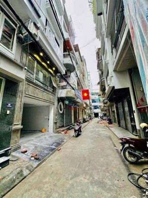 bán nhà chính chủ 47m hoàng quốc việt, cầu giấy - kinh doanh - vỉa hè ô tô tránh -thang máy