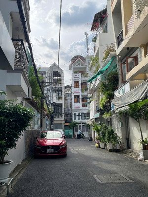 bán nhà hẻm xe tải 6m huỳnh văn bánh 5 tầng giá chỉ 7 tỷ