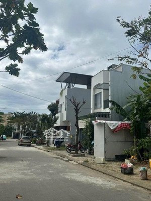 nhà cấp 4 gác đúc đẹp đường 5m5 hoà phú 7.s= 78m2 ngang 5m. giá: 4.75 tỷ