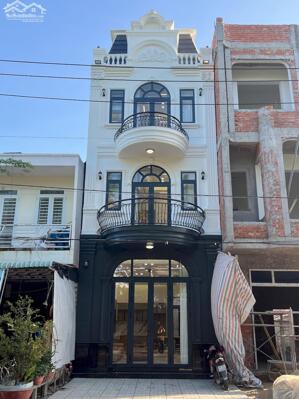 Nhà 1 trệt 2 lầu mặt tiền đường Xuân Hồng - Ngang Bệnh Viện Nhi Đồng Cần Thơ