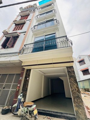 cần bán cả đất và nhà trục chính liên thôn lai xá, hoài đức. oto đỗ cửa.