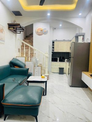 5,7 tỷ - 3 gác rộng, ngõ thông 1p ra ô tô tránh, dt 25m2*5t, mt 3,1m, dân xây