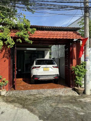 hạ nhanh 110tr bán nhanh nhà cấp 4 mới, có sân đậu ô tô, đường 6m, kdc an ninh, gần biển, giá 4,5tỷ