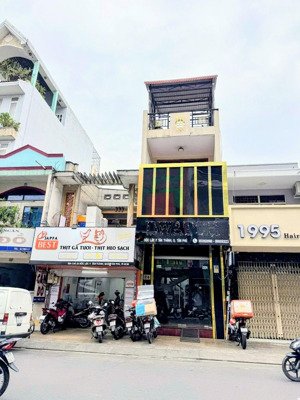 mtkd hiếm ngay chợ đường độc lập 3.8x10m trệt 3 lầu. giá 8.95 tỷ còn thương lượng.