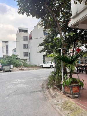 bán đất tái định cư trâu quỳ mặt đường 15m, có vỉa hè vị trí đẹp nhất khu!