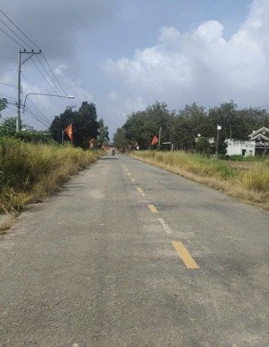 lô đất mặt tiền đường nhựa 722. sổ hồng riêng. thổ cư. gần khu công nghiệp. gần chợ