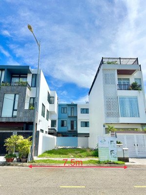 bán lô shophouse đối diện công viên cạnh bệnh viên yersin giá rẻ 65tr/m2 bao ép cọc và thiết kế