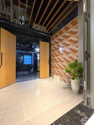 nhà bán lê văn sỹ sát q3,q1- nhà mới có-4t/(4x18) -5pn-full nội thất- xe hơi đỗ cửa -nhỉnh 13 tỷ