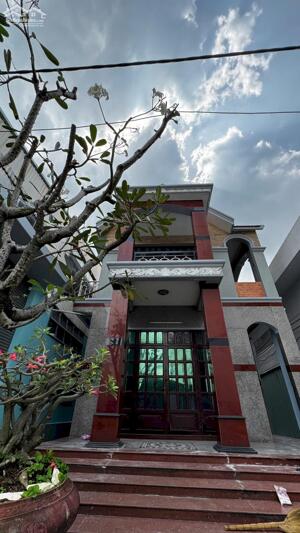 CHO THUÊ BIỆT THỰ GẦN VÒNG XOAY AN LẠC, BÌNH TÂN 6PN, SÂN VƯỜN RỘNG RÃI