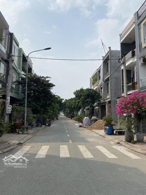nhà đẹp mới xây, thiết kế 1 trệt 2 lầu, full nội thất, chỉ cần dọn vào ở
phường tân đông hiệp - dĩ