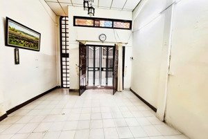 phân lô hoàng hoa thám - cách phố 30m ô tô đỗ cửa - gần hồ tây - nhà đẹp - hiếm