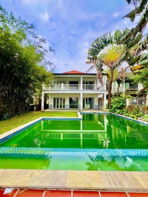 cho thuê nguyên căn biệt thự villa an phú đông dt 800m2 khuôn viên sân hồ bơi 1lầu 3pn 3wc gara ôtô