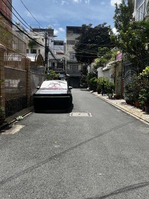 ngang 3.7m, 33m2, 3pn3wc, hxh, gần các tiện ích, sổ vuông vức, hoàn công đủ @