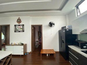 căn hộ 80m2 2pn 3wc ngay sân bay kiệt rộng 4,5m. khách bếp cửa sổ thoáng tất cả phòng ở tầng 3.