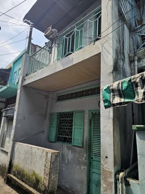 mặt tiền hẻm 450 đoàn văn bơ q4- ngang 5m - hẻm 3g vi vu - 2 tầng cũ tiện xây mới - 3.95 tỷ