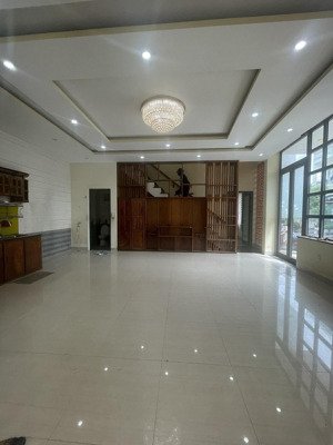 bán gấp nhà riêng 2 tầng góc 2 mặt đường,diện tích 137m2, giá 6,9 tỷ,