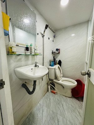 nhà 3 tầng_2 pn_2wc_1 pk_có sân phơi thoáng gió chỉ 2,4 tỉ