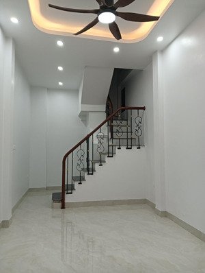 nhà mới 5 tầng phố xốm--hà đông ô tô đỗ cửa--sát đh đại nam ở ngay giá chỉ 5.7 tỷ!