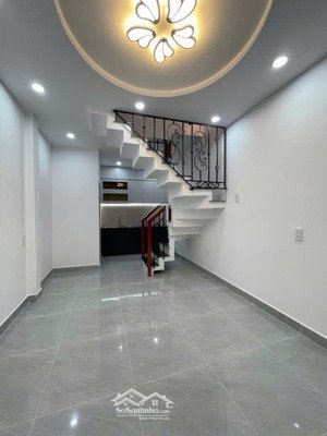 bán nhà 1/ ngay chợ tân hương, tân phú, 20m2 , 2 tầng , 2 phòng ngủ, nhỉnh 2 tỷ