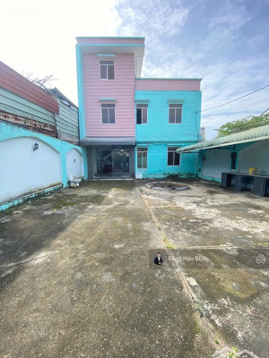 bán tài sản tại p. tân đông hiệp. dĩ an. gần bệnh viện dĩ an. dt: 300m2 (10x30m). giá: 8.8 tỷ tl