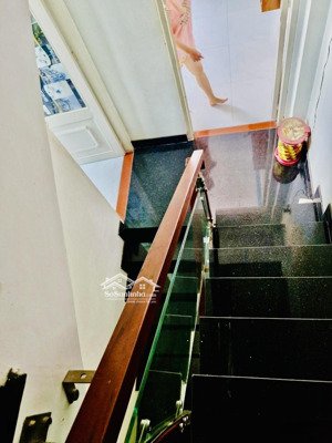 hơn 3 tỷ, hxh, nhà 3 tầng 40m2 hoàn công đủ, tại chợ lã xuân oai, lò lu. kế kcn cao, quận 9