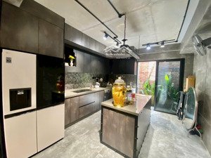 cá tính riêng! full nội thất xịn, cạnh cc rica, sát vòng xoay phú hữu, giáp quận 2 chỉ 6.95 tỷ