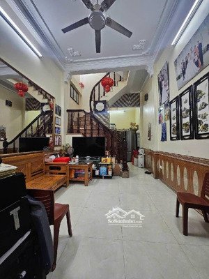 +vũ tông phan.7,3 tỷ. 5 tầng. 31 m. ngõ nông .nhà dân xây chắc chắn.sân để xe riêng.thoáng .