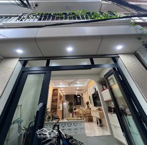 chính chủ bán gấp nhà cấy giấy, lạc long quân, nhà phân lô, thang máy, ô tô tránh, giá nhỉnh 11 tỷ