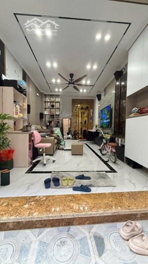 chủ nhà chuyển công tác tặng lại toàn bộ nội thất, 5 tầng rộng-gần trường đh bách khoa-hai bà trưng