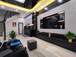 nhà đẹp đón noel trung tâm đống đa 4 tầng, 3 ngủ sẵn nội thất