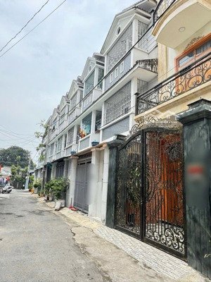bán nhà 3 tầng đường tân hòa 2 _ 56m2_ 4pn_ 3wc. đường xe tải thông tứ tung. giá 5.9 tỷ bớt lộc