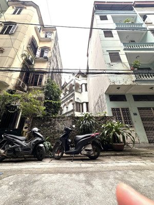 bán mảnh đất 37m2 , mặt tiền 5m , phố vọng .mặt tiền to, đường 2 ô tô, có vỉa hè, sổ nở hậu