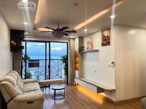 em cần bán một căn đẹp tại chung cư pandora triều khúc, thuộc tầng cao, thoáng và sáng tự nhiên.