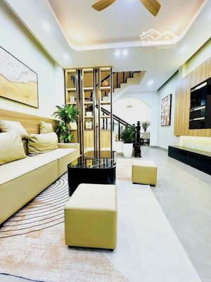 bán nhà quận hoàng mai, 43m2 x 5 tầng, dân xây, ô tô đỗ cửa, ở ngay, giá 9 tỷ