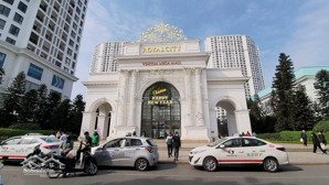 bán gấp căn hộ tòa r5 chung cư royal city thanh xuân. 105m2, 3 ngủ, 2wc, nội thất đẹp, nhỉnh 14 tỷ.