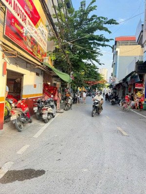 d.uy n.hất trục chính di trạch_hoài đức ngay nhổn_đhcn: 49m2 hơn 6 tỷ. kinh doanh_ô tô tải