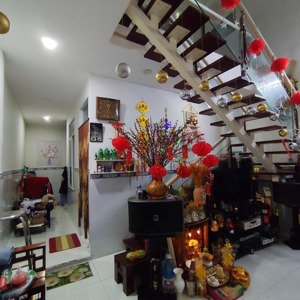 bán nhà 2 tầng căn kề góc hẻm phòng không, nam nha trang, giá 6.1 tỷ.